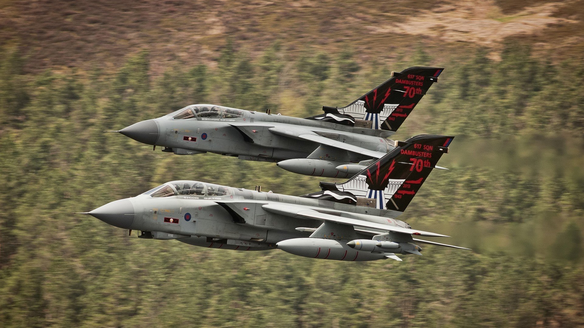 季后赛经验多的球员是否更擅长应对压力，季后赛比常规赛强的球员