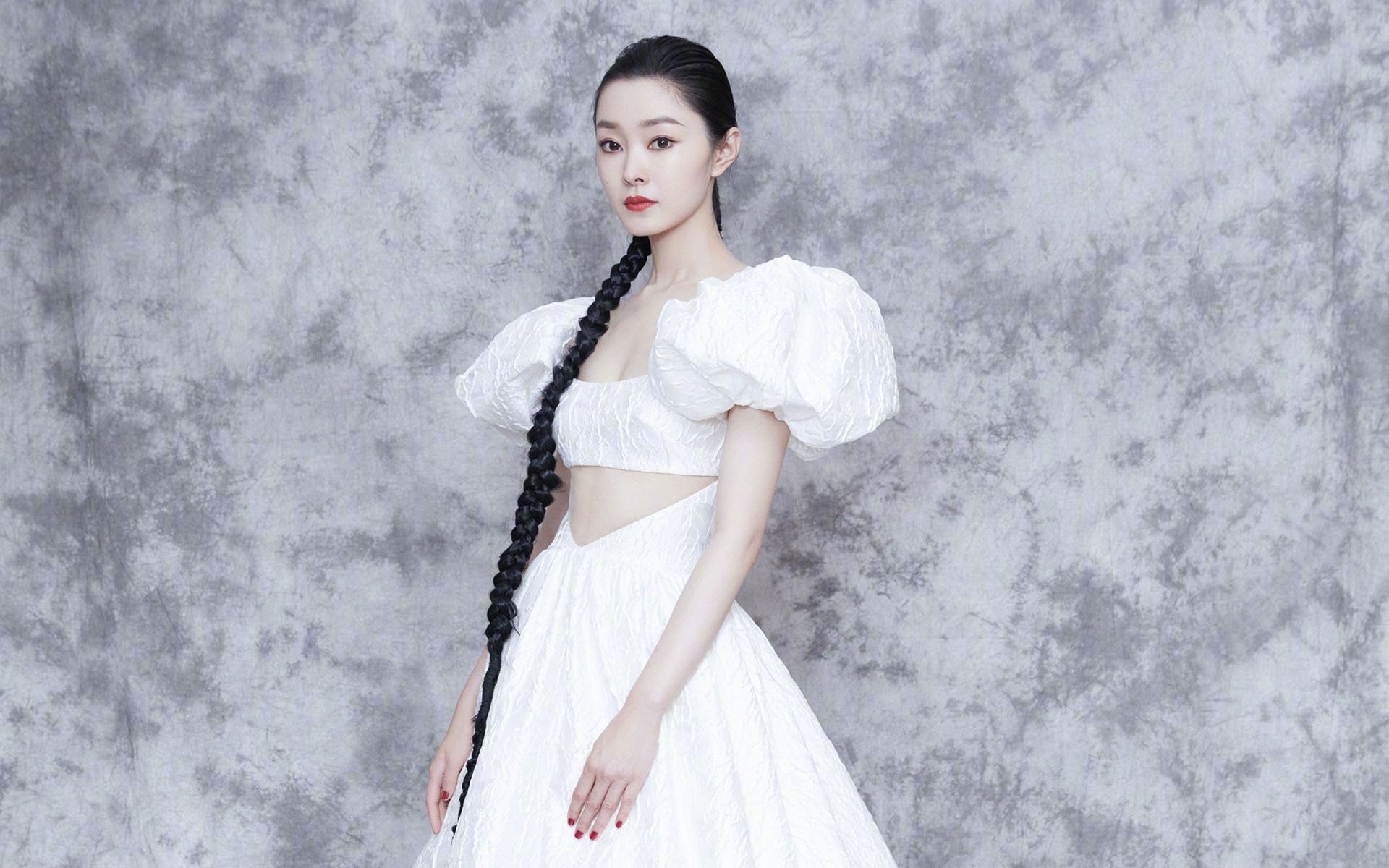 字母哥篮下强打无人能挡带领雄鹿连胜,字母哥5年2.28亿续约雄鹿